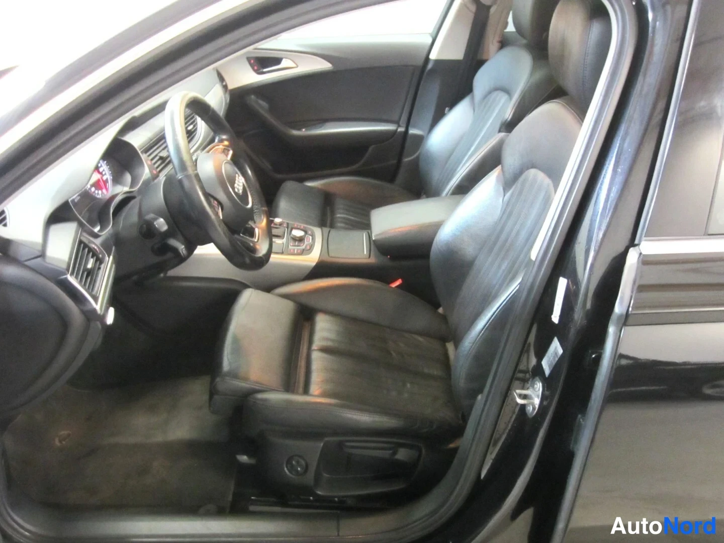Musta Audi A6 2012, ohjaamo, kuva 8