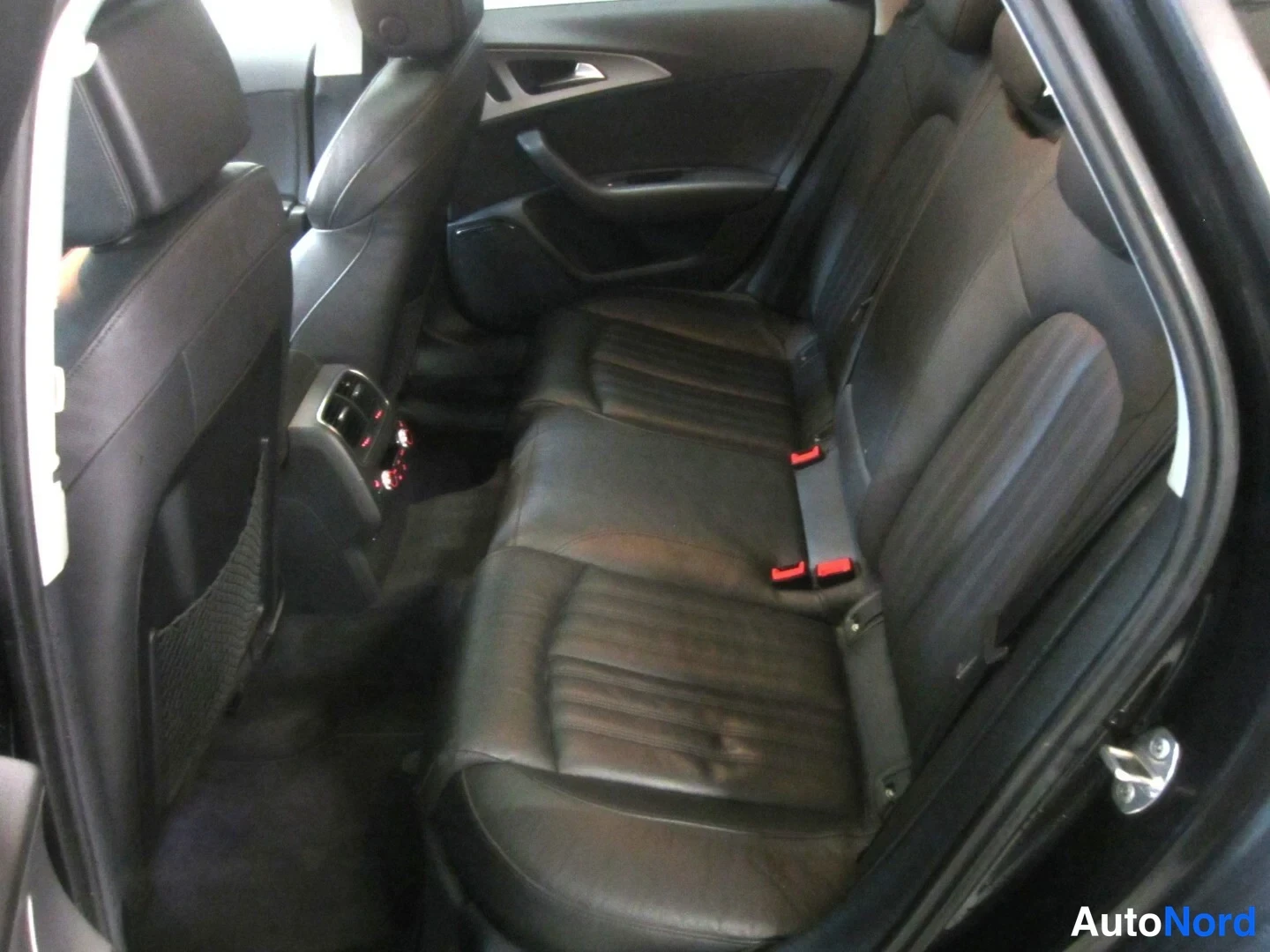 Musta Audi A6 2012, takaistuimet, kuva 10