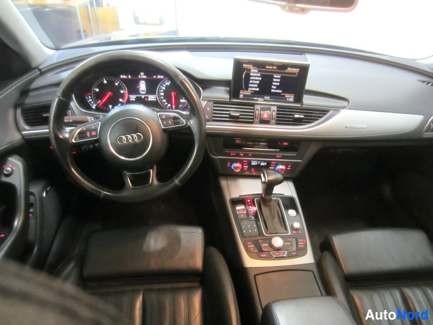 Musta Audi A6 2012, ohjaamo, kuva 9