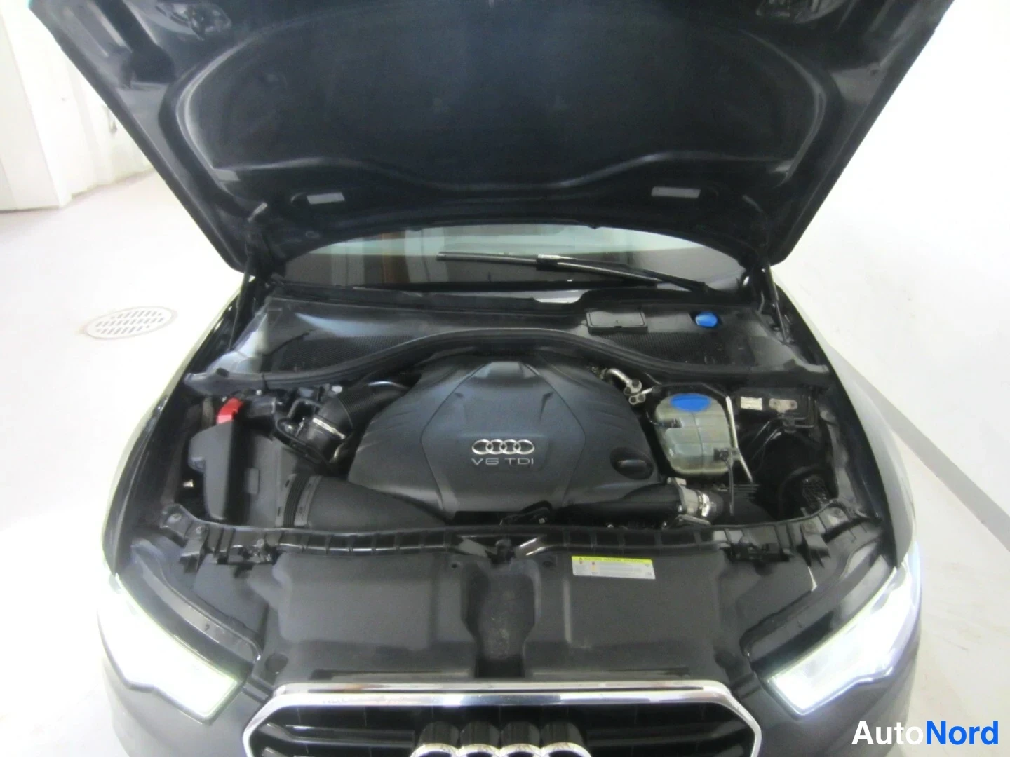 Musta Audi A6 2012, moottoritila, kuva 12