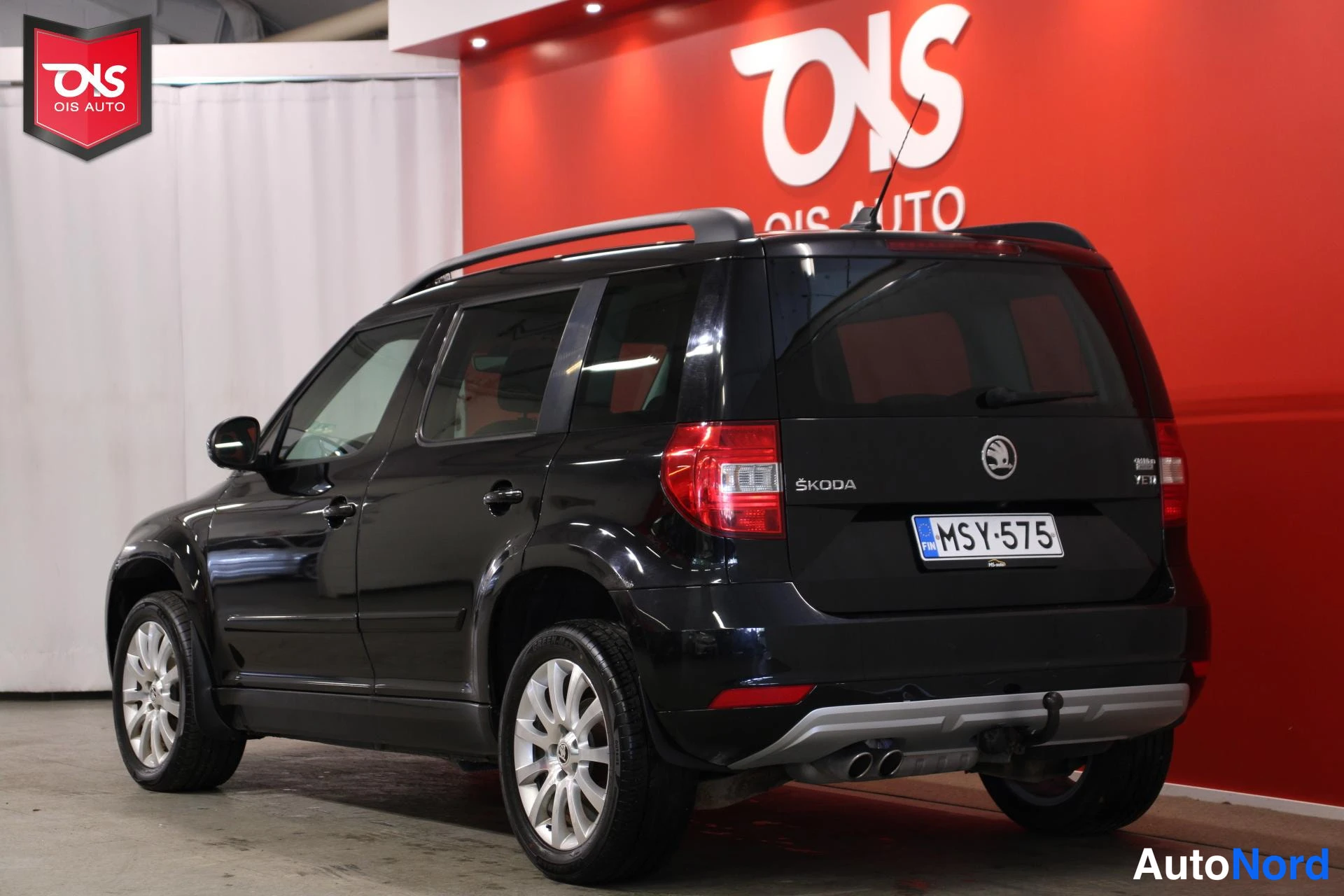 Musta Skoda Yeti 2016, takaviisto, kuva 6