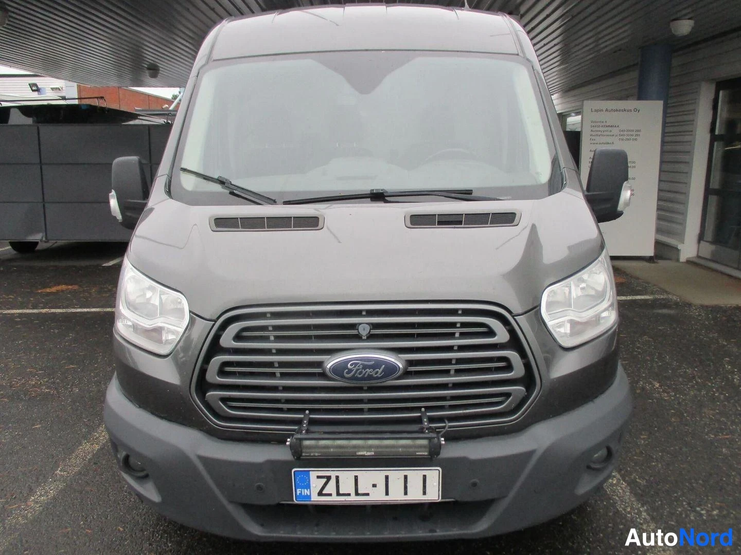 Harmaa Ford Transit 2017, edestä, kuva 3