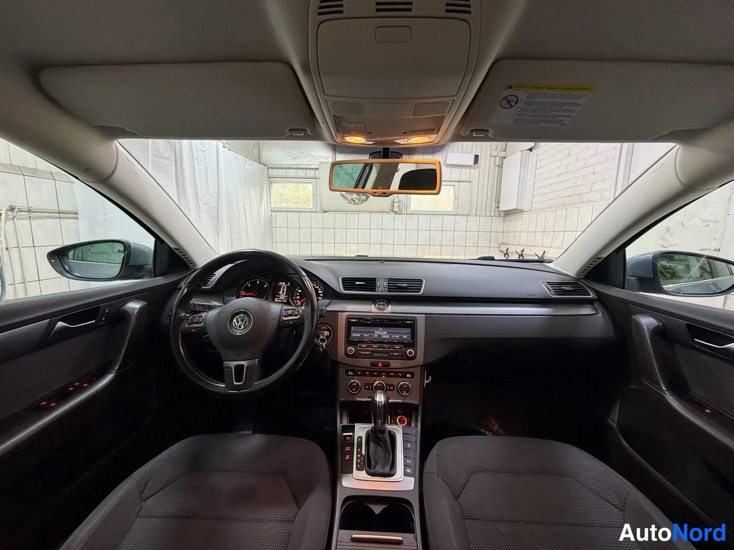 Sininen Volkswagen Passat 2013, kuva 28