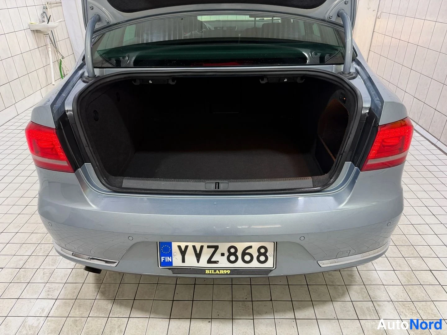 Sininen Volkswagen Passat 2013, tavaratila, kuva 19