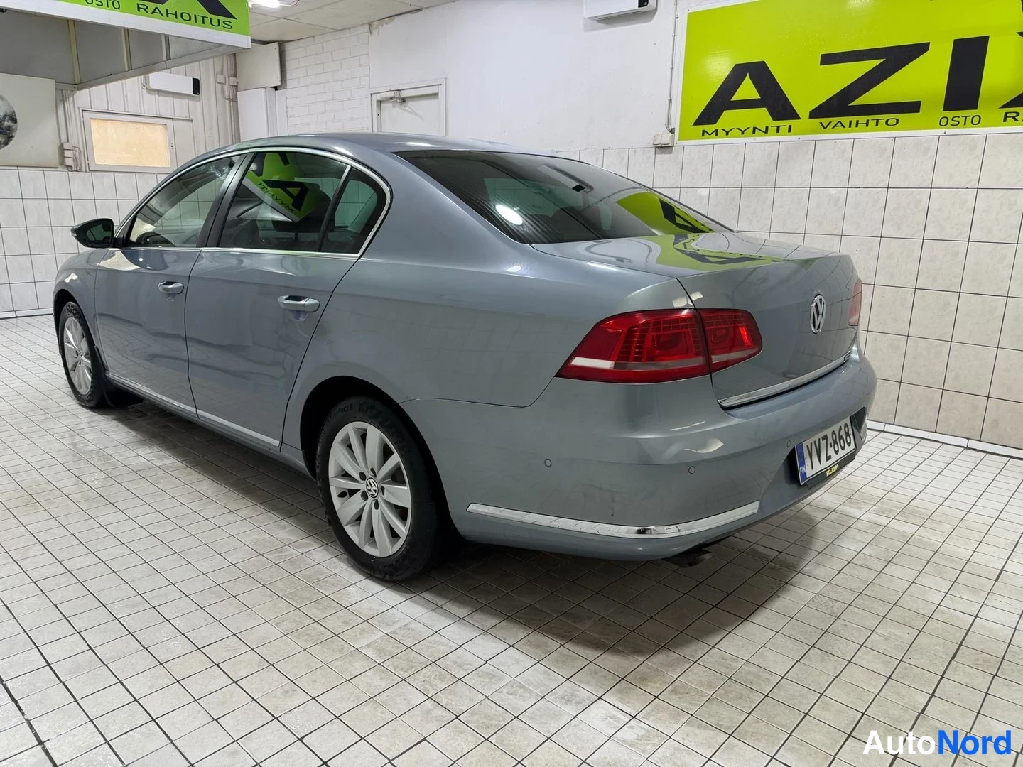 Sininen Volkswagen Passat 2013, takaviisto, kuva 9