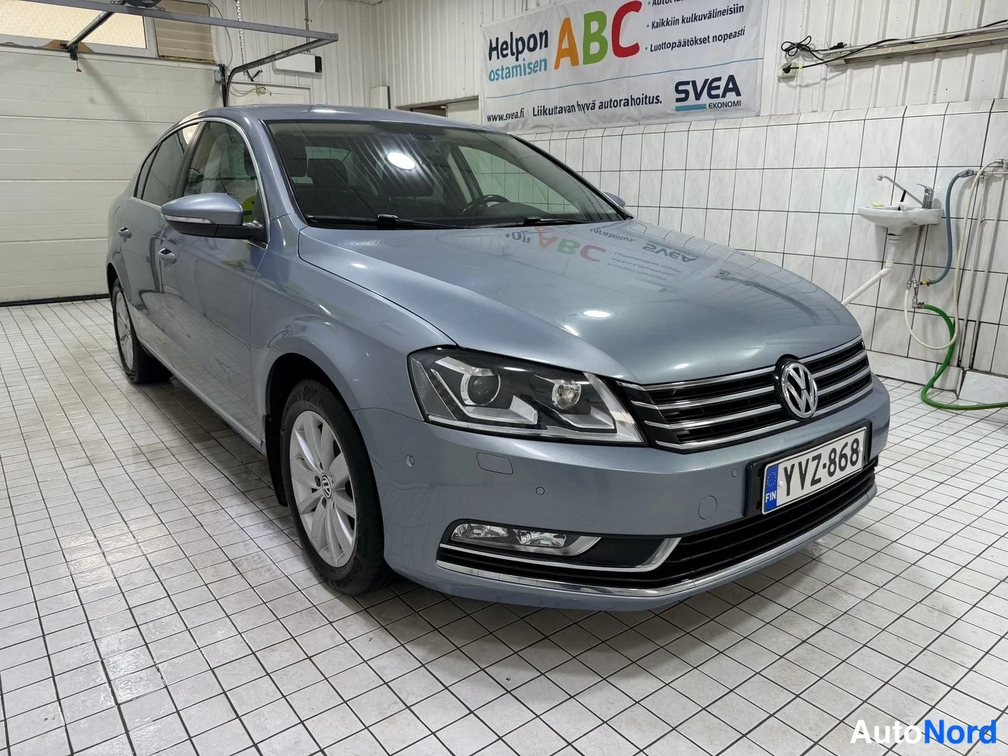 Sininen Volkswagen Passat 2013, etuviisto, keula oikealle, kuva 4