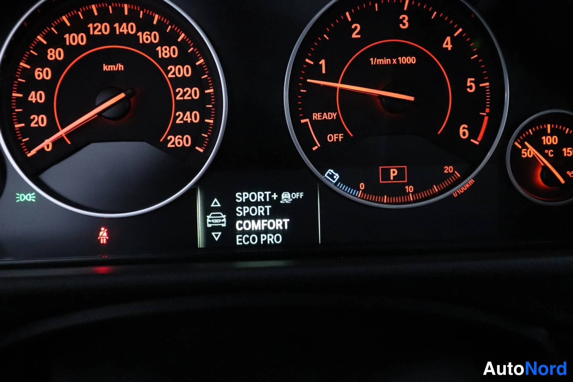 Harmaa BMW 330d 2014, yksityiskohta, kuva 32