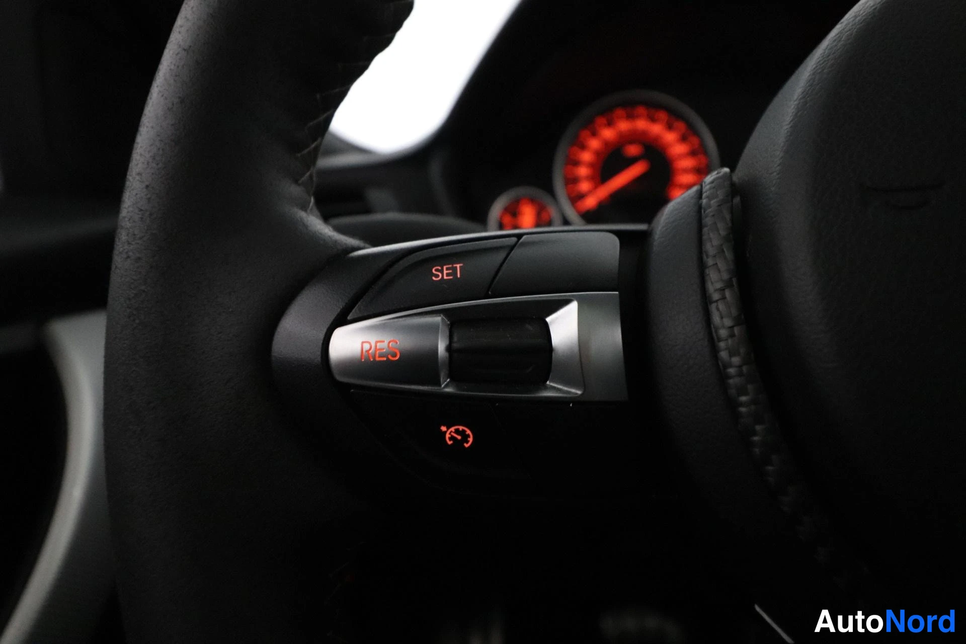 Harmaa BMW 330d 2014, yksityiskohta, kuva 16
