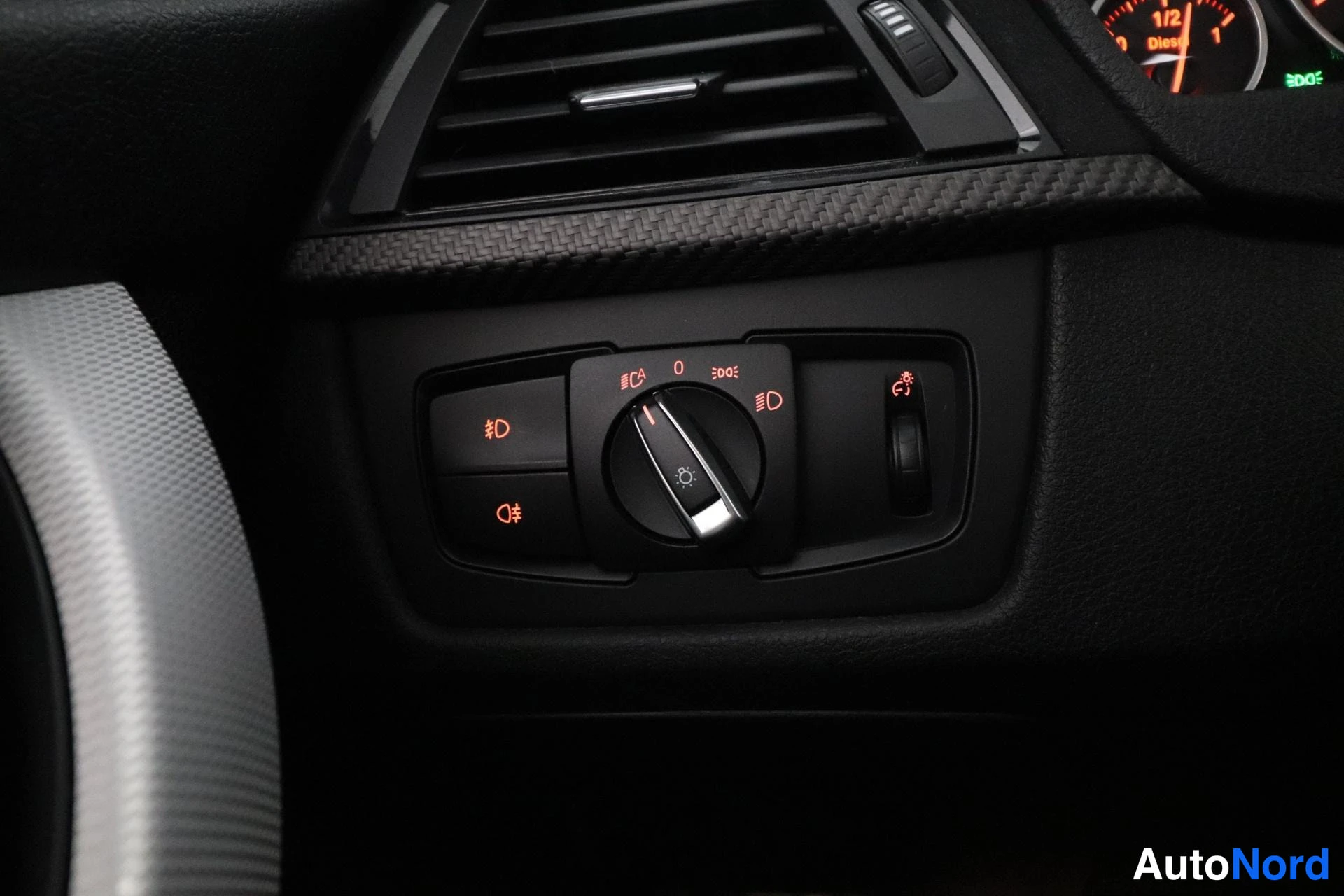 Harmaa BMW 330d 2014, yksityiskohta, kuva 27