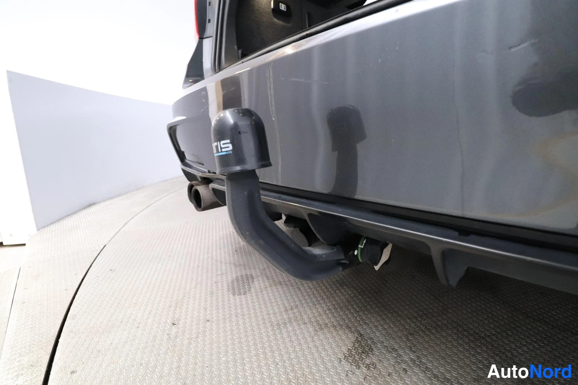 Harmaa BMW 330d 2014, yksityiskohta, kuva 34