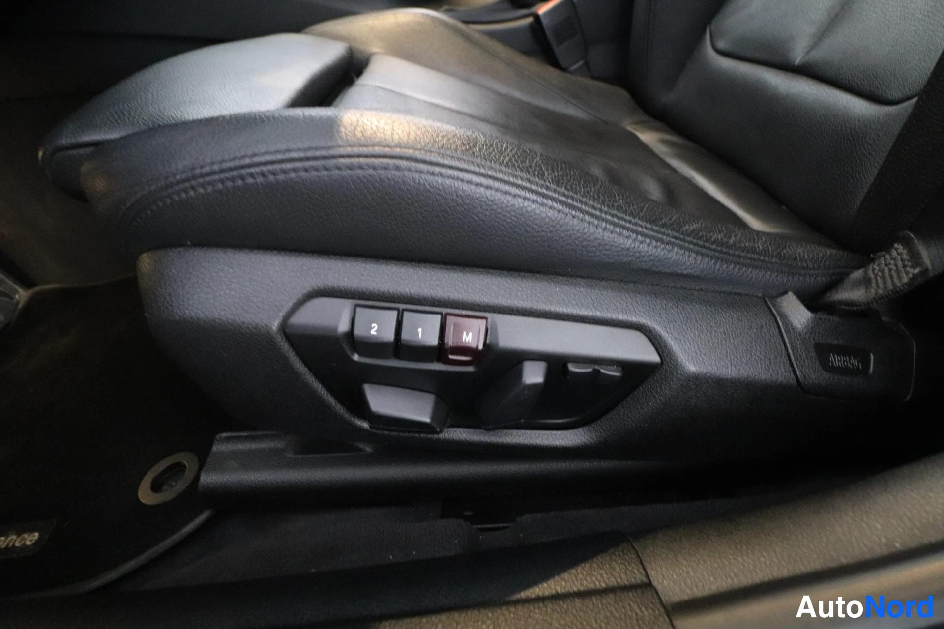 Harmaa BMW 330d 2014, yksityiskohta, kuva 13