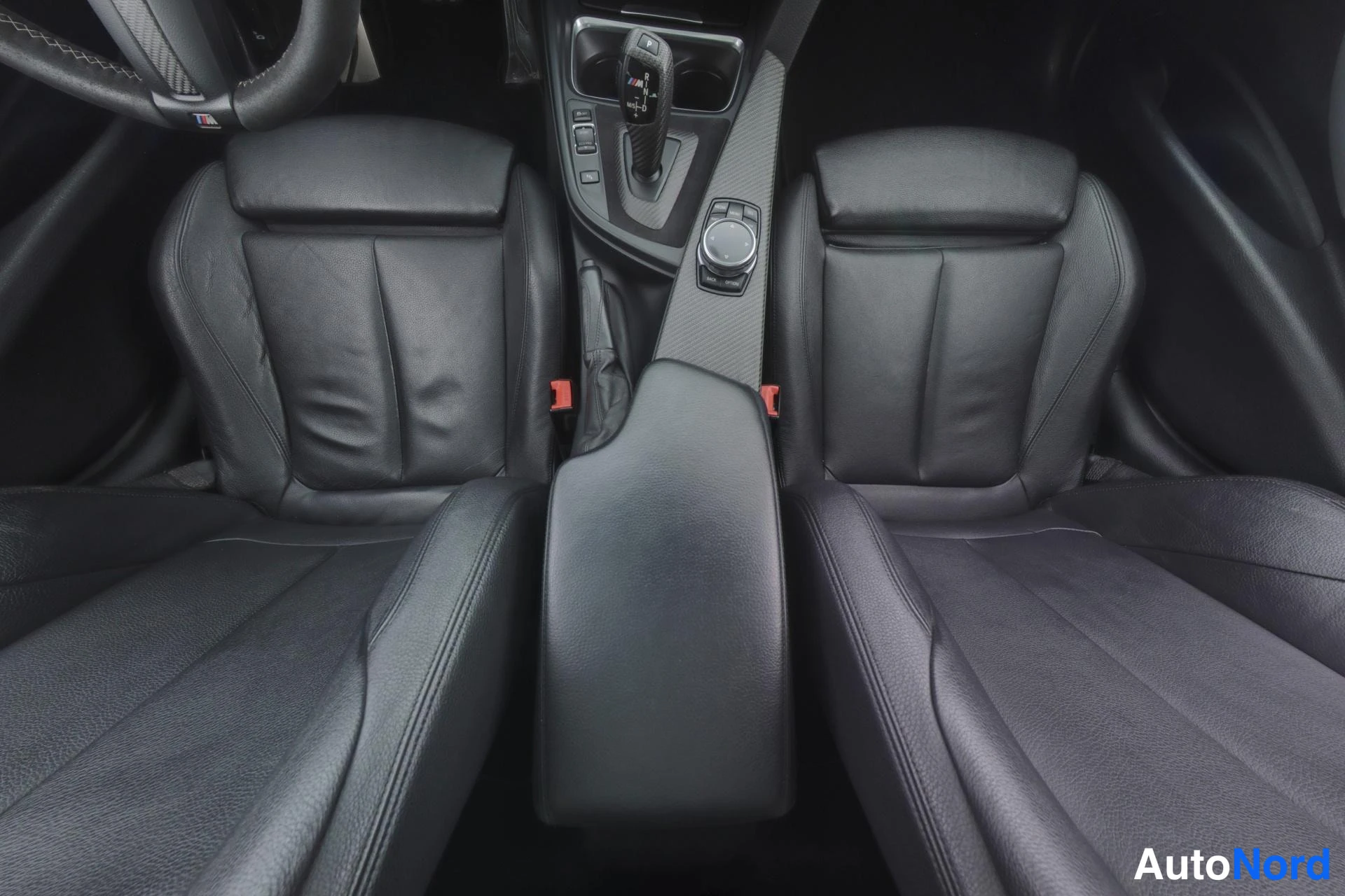 Harmaa BMW 330d 2014, etuistuimet, kuva 10