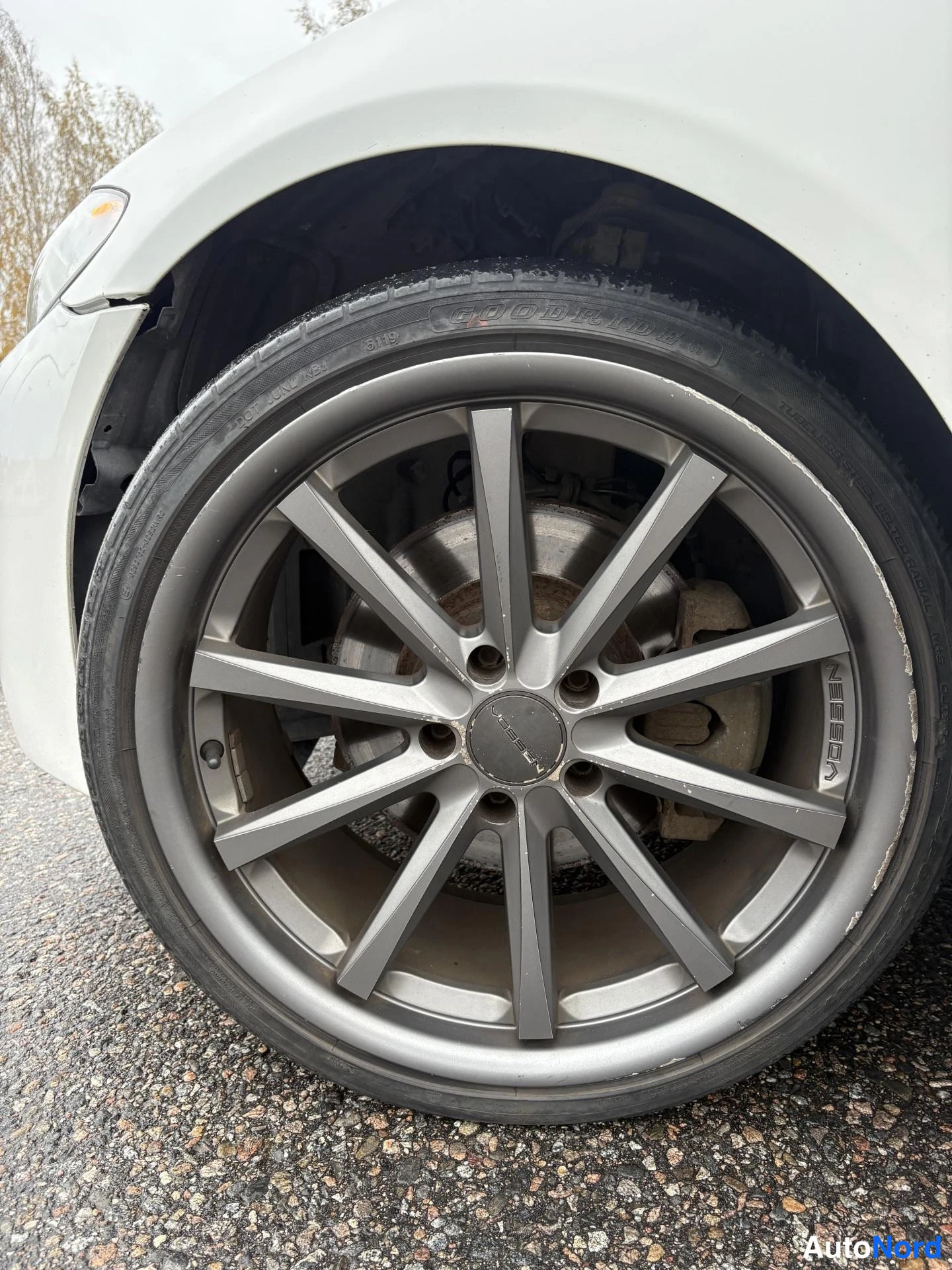Valkoinen BMW 520d 2013, yksityiskohta, kuva 7