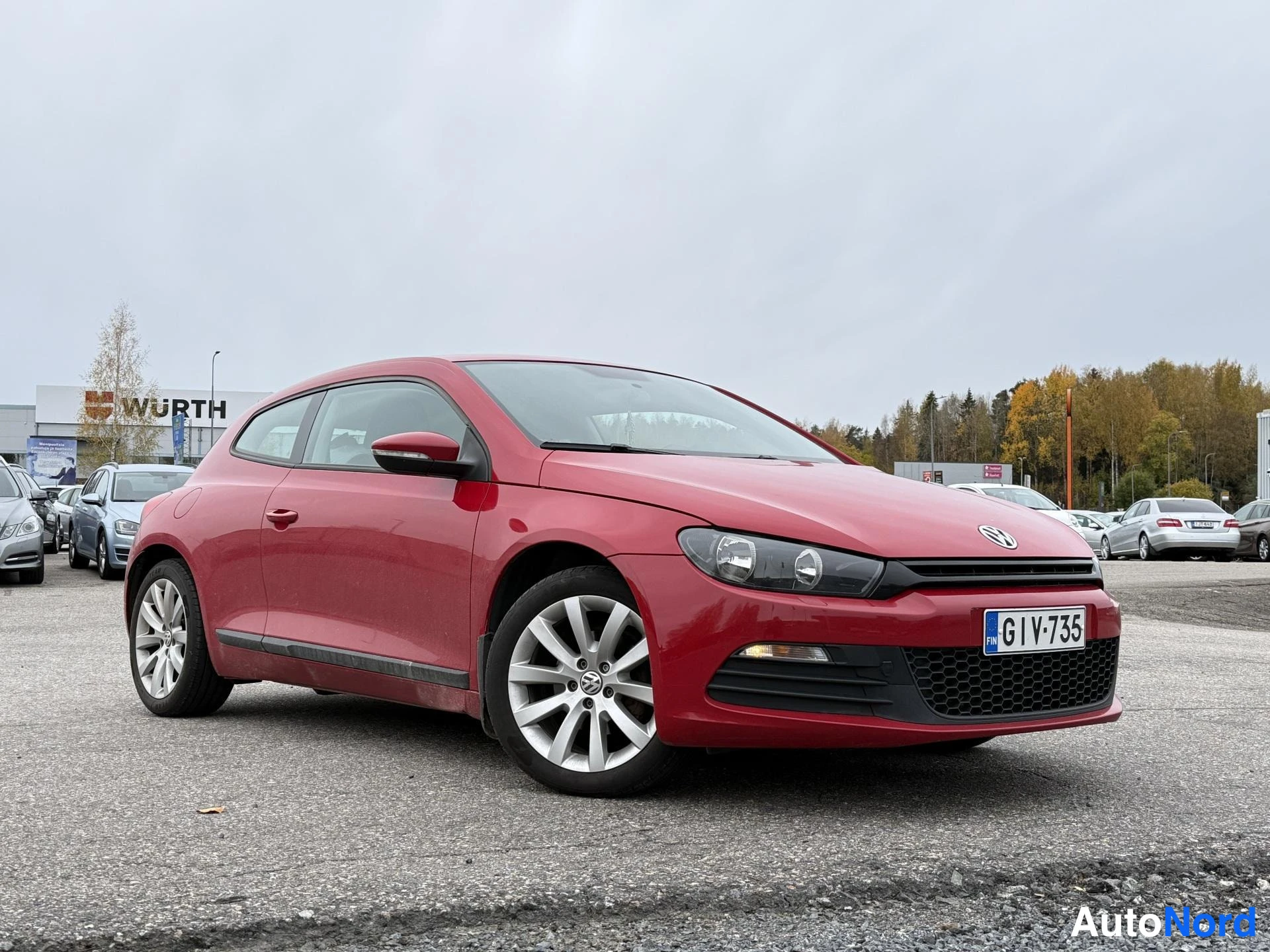 Punainen Volkswagen Scirocco 2009, etuviisto, keula oikealle, kuva 2
