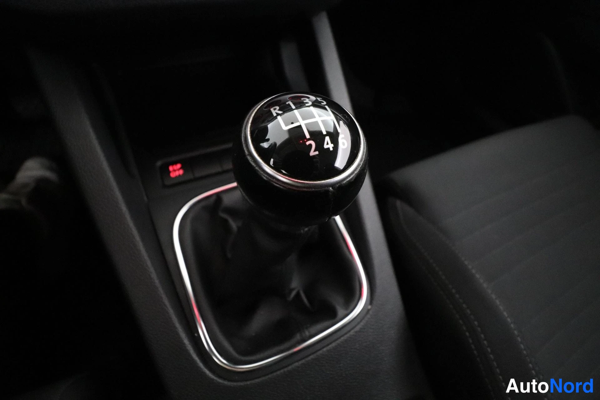 Punainen Volkswagen Scirocco 2009, yksityiskohta, kuva 19