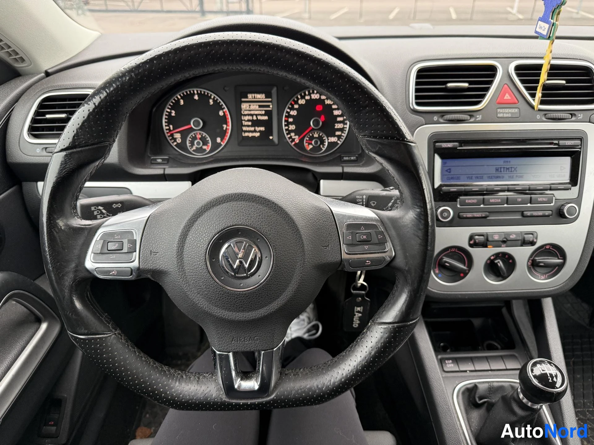 Punainen Volkswagen Scirocco 2009, yksityiskohta, kuva 9