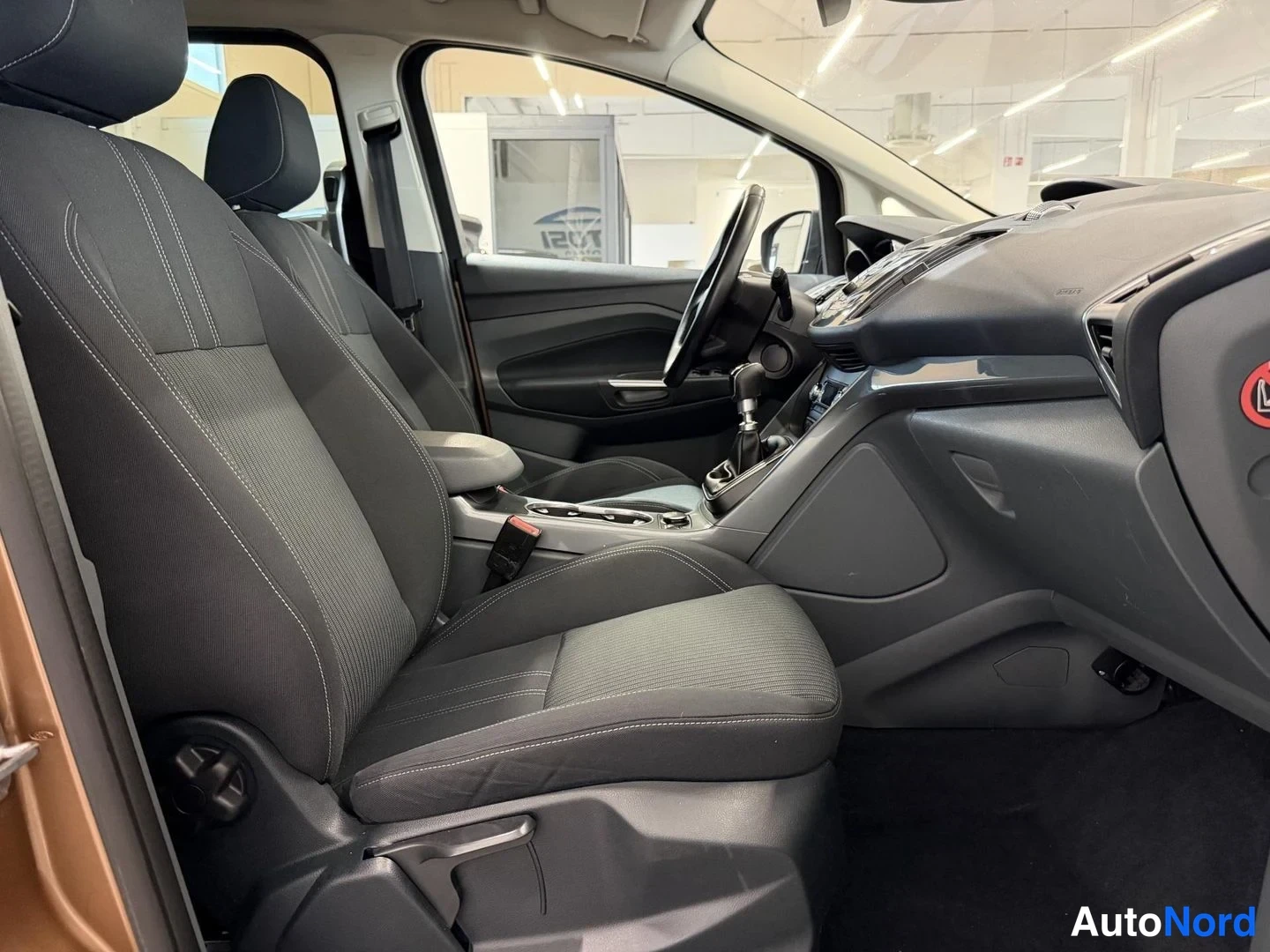 Ruskea Ford Grand C-Max 2015, etuistuimet, kuva 11