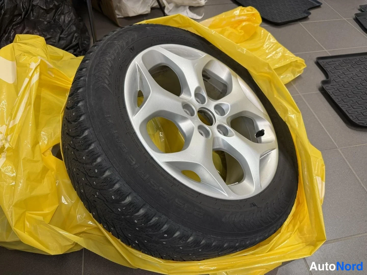 Ruskea Ford Grand C-Max 2015, yksityiskohta, kuva 17