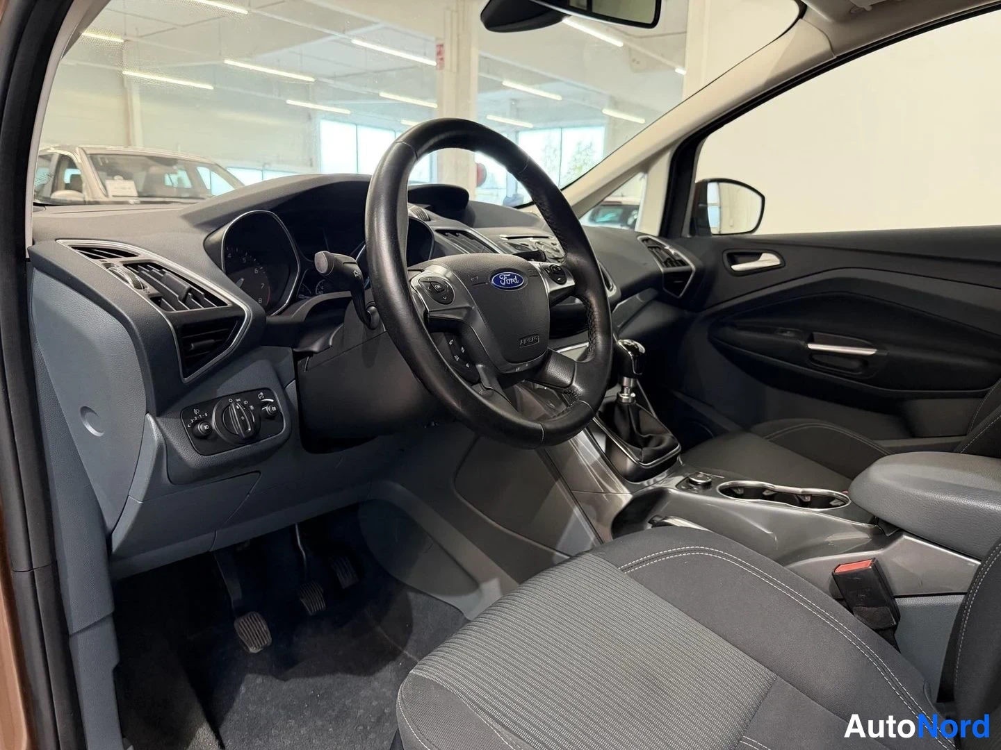 Ruskea Ford Grand C-Max 2015, ohjaamo, kuva 7