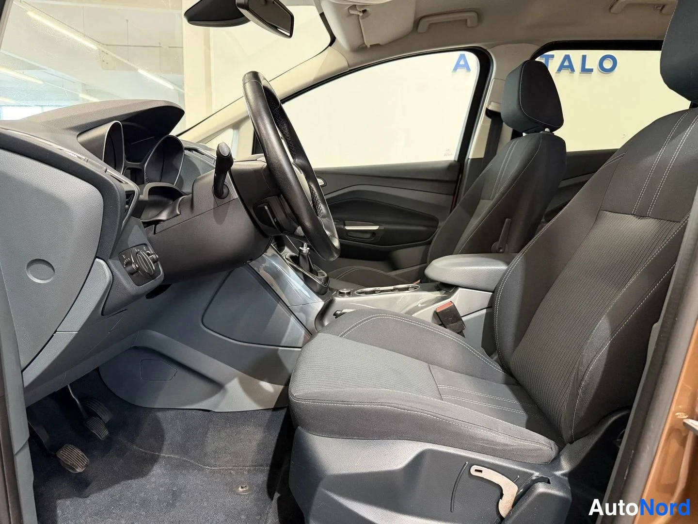 Ruskea Ford Grand C-Max 2015, etuistuimet, kuva 10