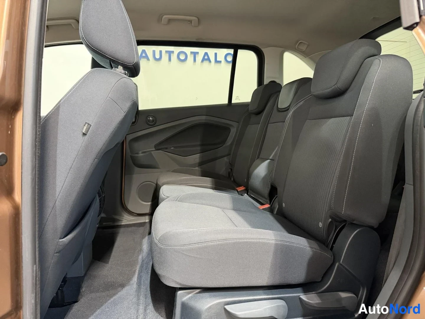 Ruskea Ford Grand C-Max 2015, takaistuimet, kuva 12