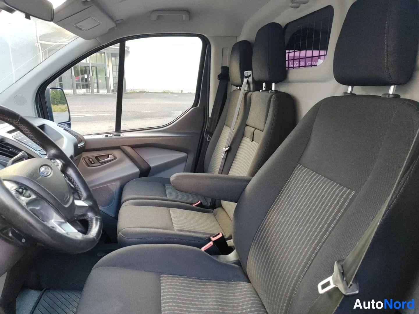 Harmaa Ford Transit Custom 2016, ohjaamo, kuva 11