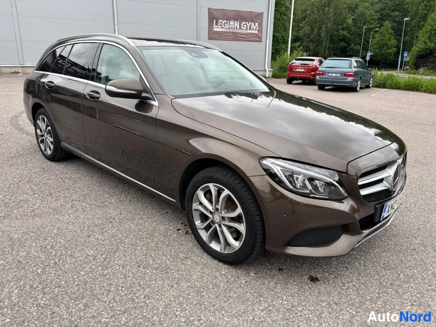 Brown Mercedes-Benz C 250 BlueTEC 4MATIC 2015, front three-quarter, nose to the right, photo 3