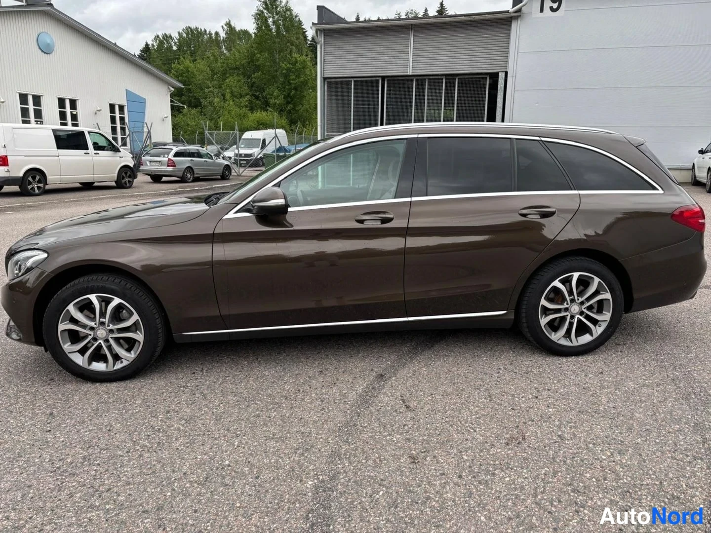Brown Mercedes-Benz C 250 BlueTEC 4MATIC 2015, front three-quarter, nose to the left, photo 2