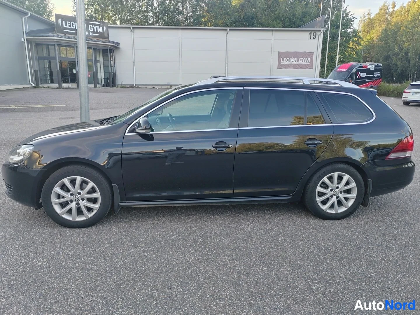 Svart Volkswagen Golf Variant 2012, från sidan, bild 5