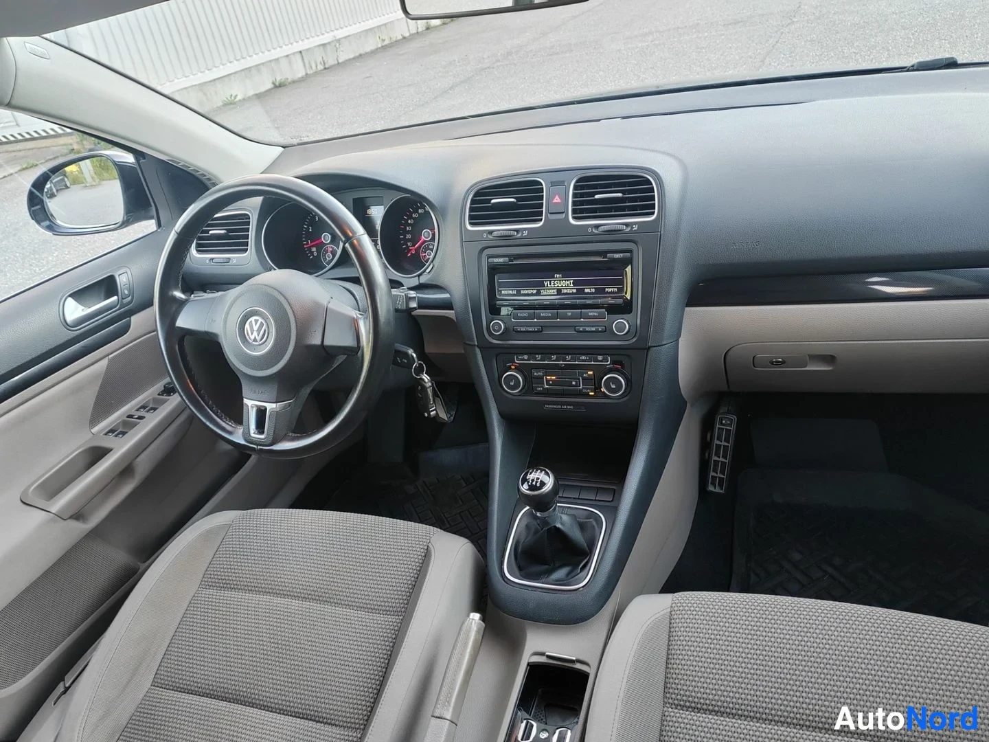 Svart Volkswagen Golf Variant 2012, förarplats, bild 12