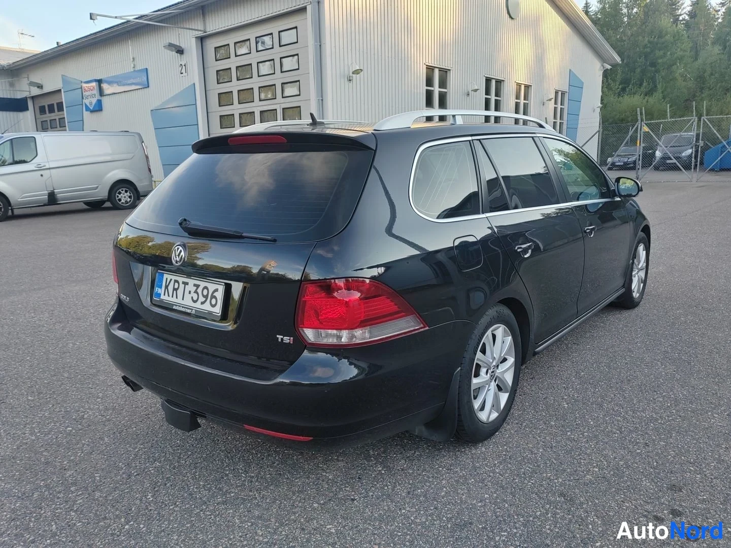 Svart Volkswagen Golf Variant 2012, snett bakifrån, bild 7