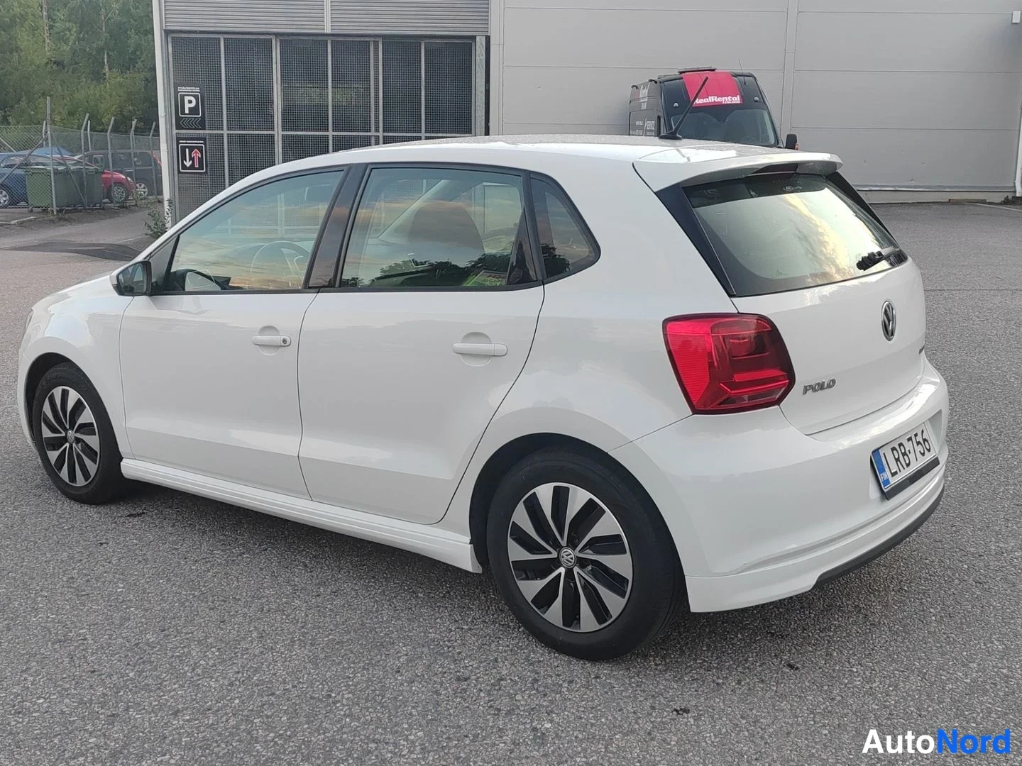 White Volkswagen Polo 2015, rear three-quarter, photo 6