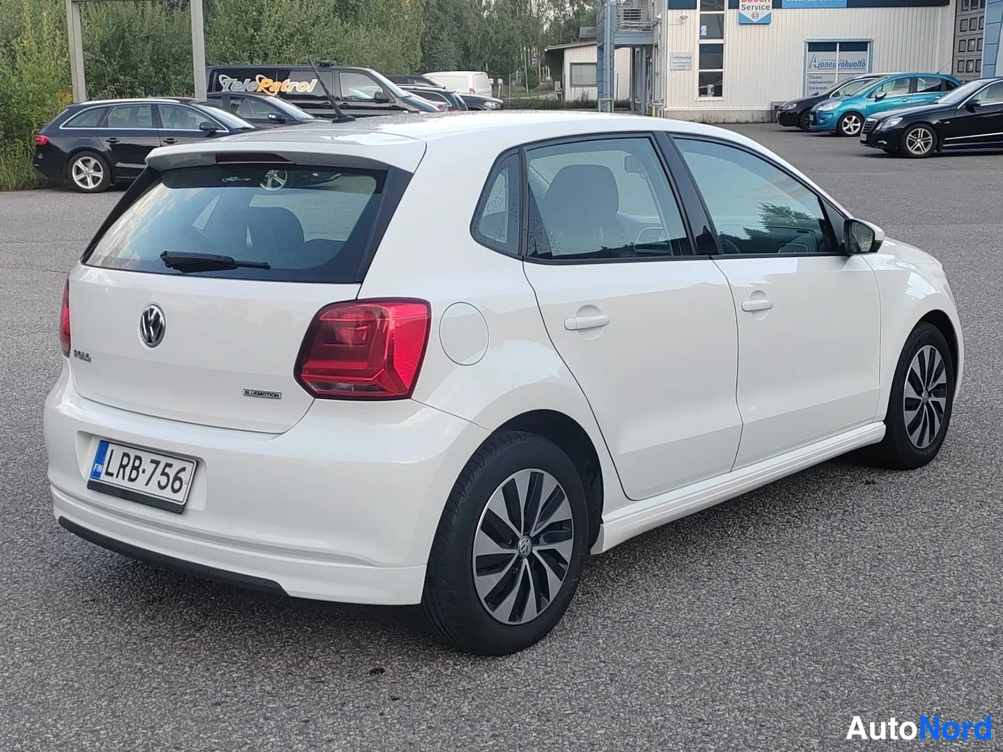 White Volkswagen Polo 2015, rear three-quarter, photo 7