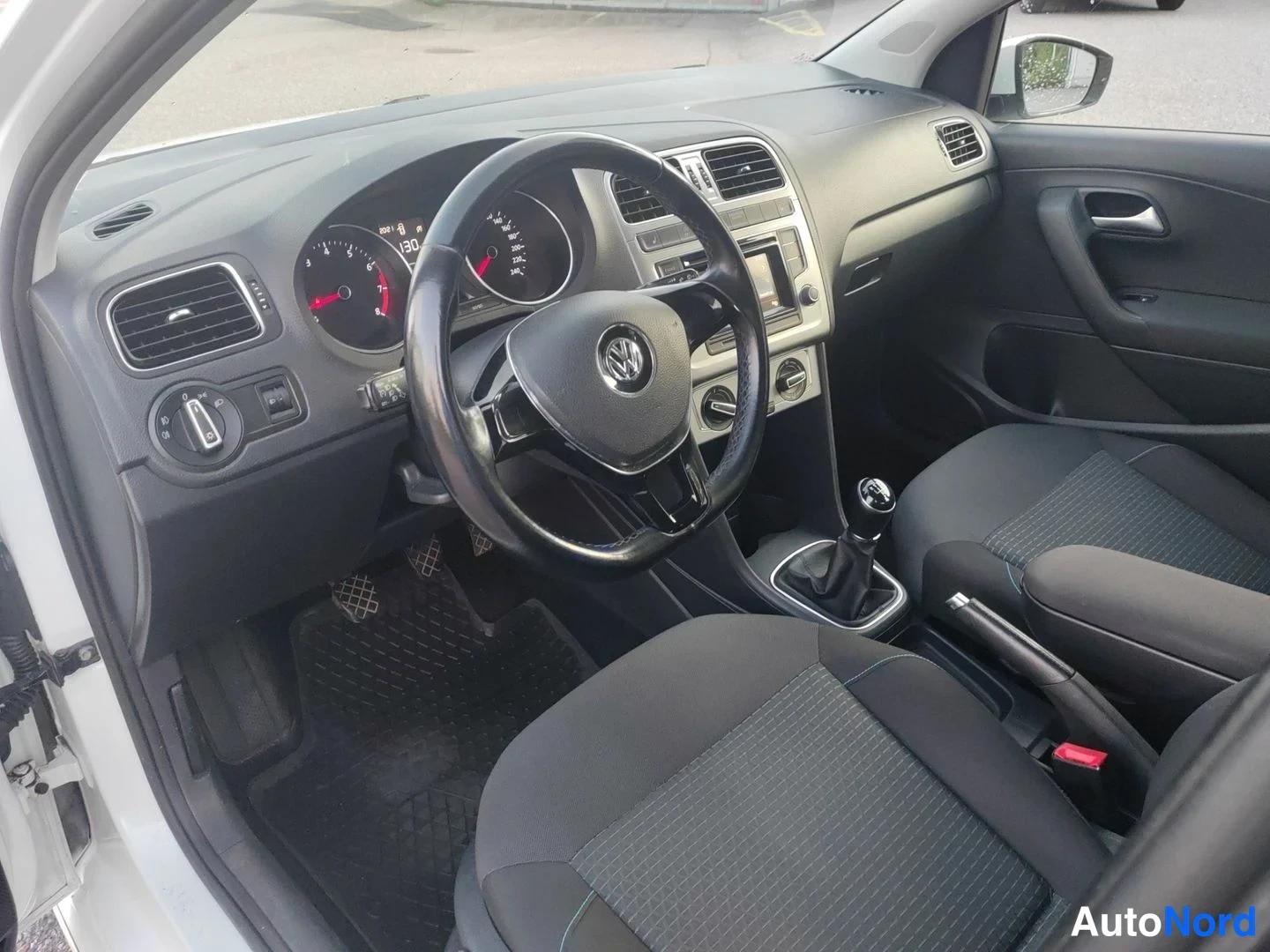 White Volkswagen Polo 2015, cockpit, photo 8