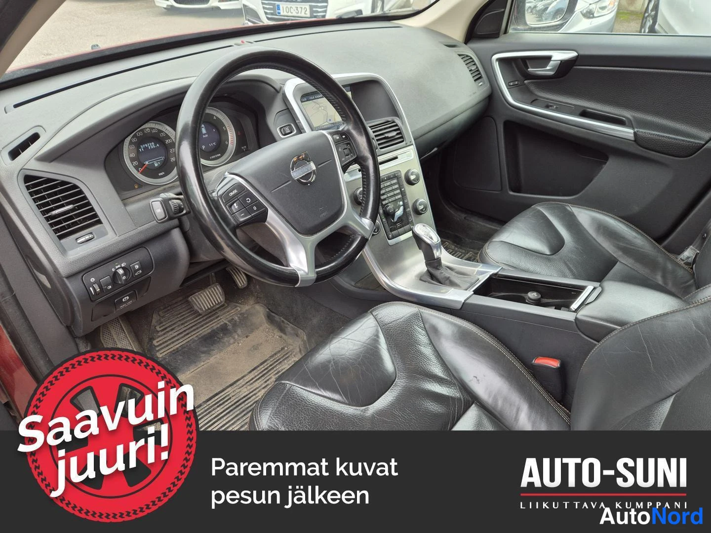 Punainen Volvo XC60 2013, ohjaamo, kuva 6