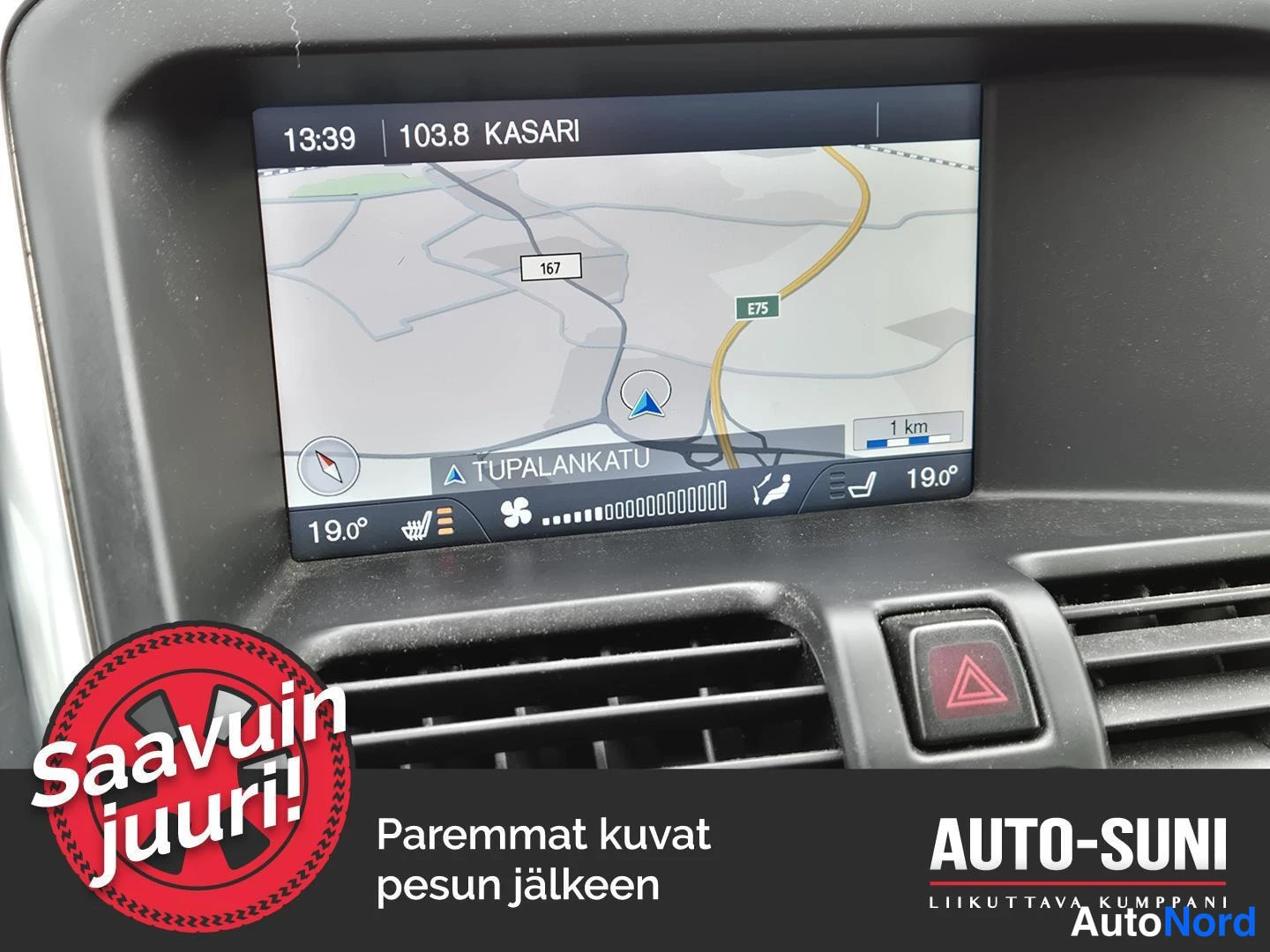 Punainen Volvo XC60 2013, yksityiskohta, kuva 8