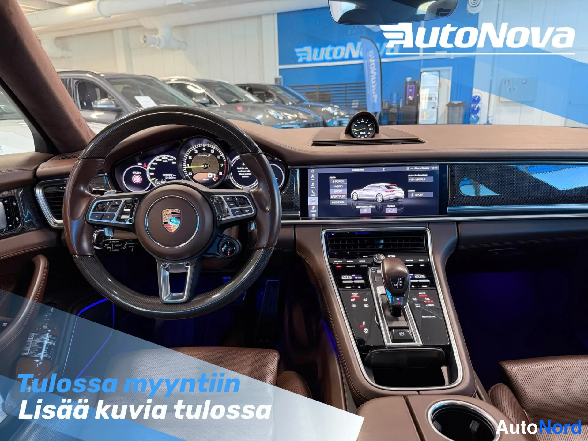 Musta Porsche Panamera Turbo S E-Hybrid 2020, ohjaamo, kuva 4