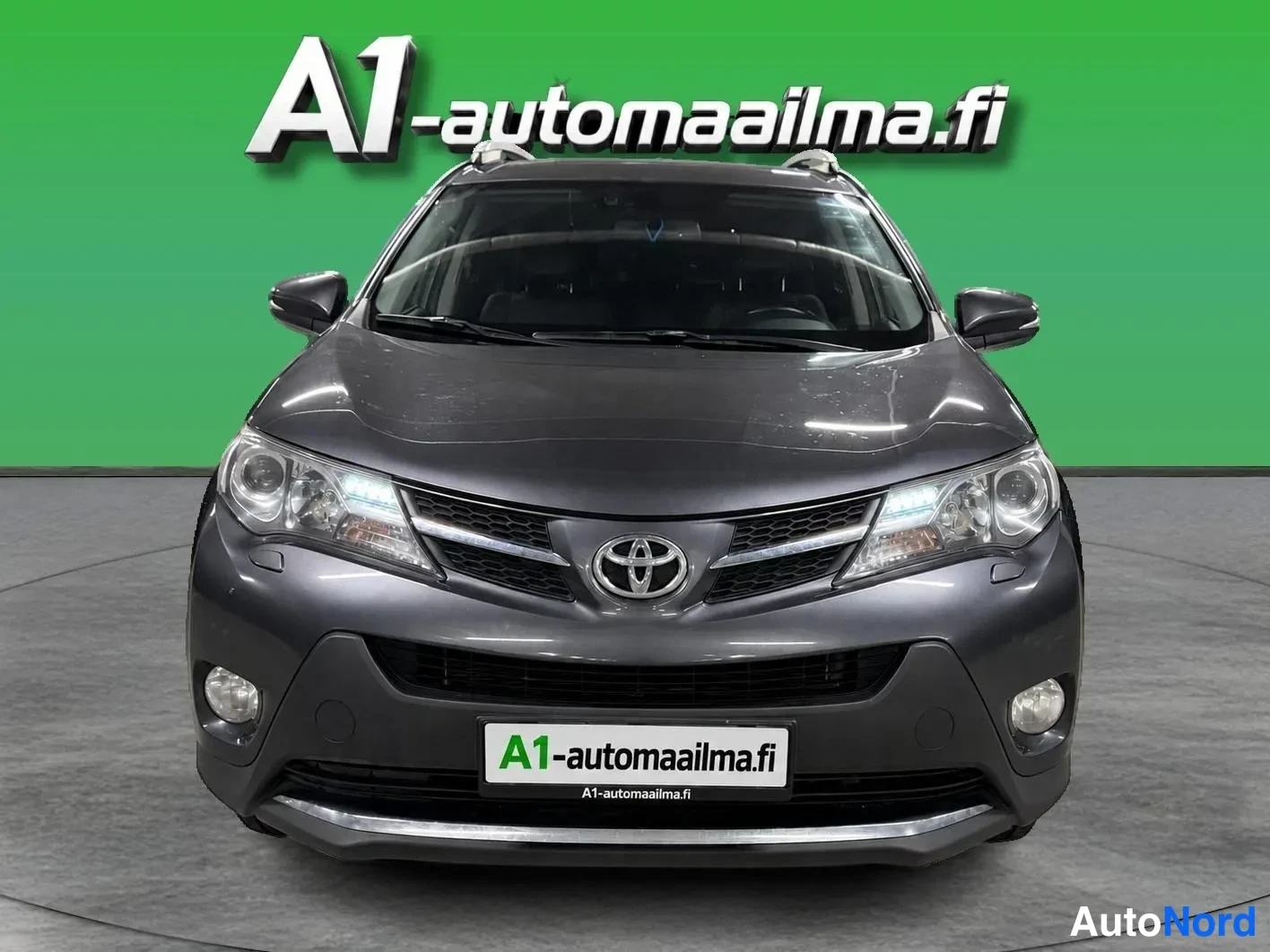 Harmaa Toyota RAV4 2013, edestä, kuva 3