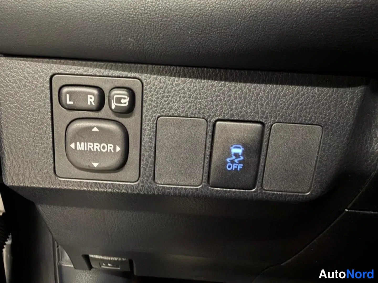 Harmaa Toyota RAV4 2013, yksityiskohta, kuva 14