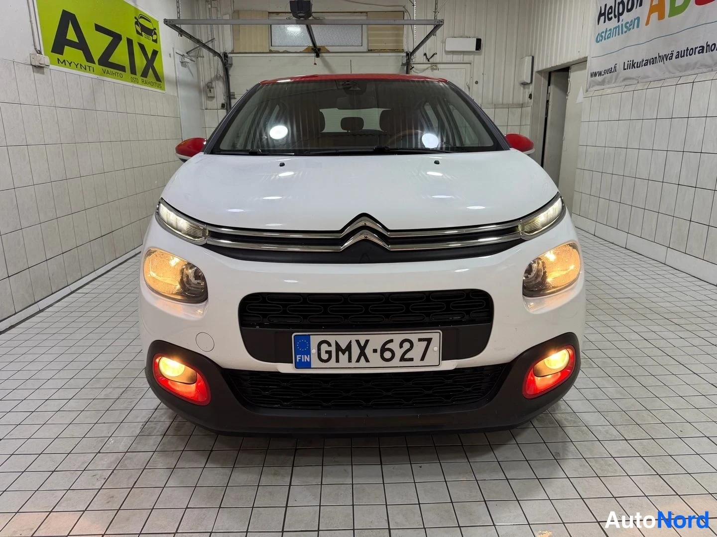 Valkoinen Citroen C3 2017, edestä, kuva 5