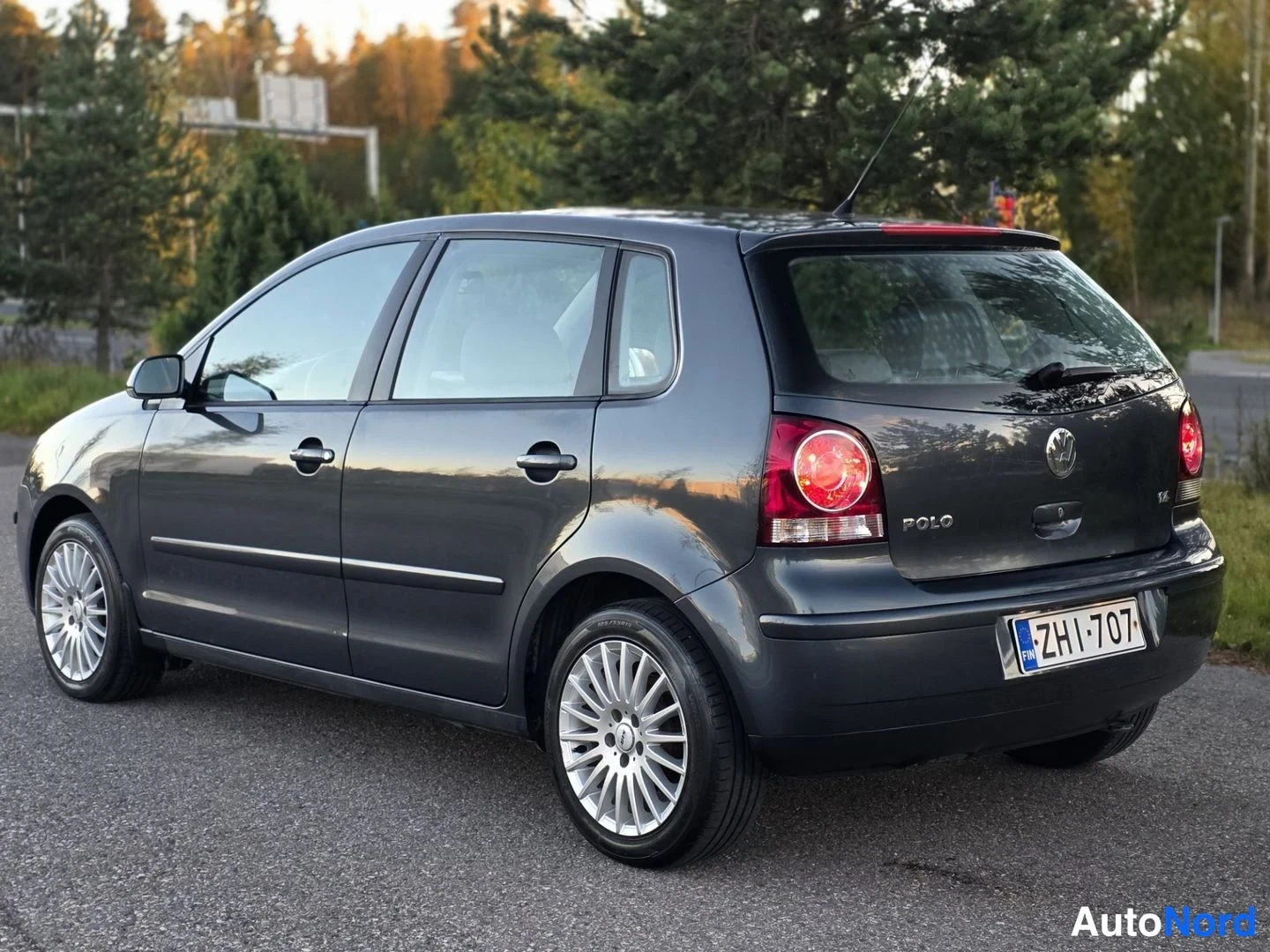Sininen Volkswagen Polo 2005, takaviisto, kuva 6
