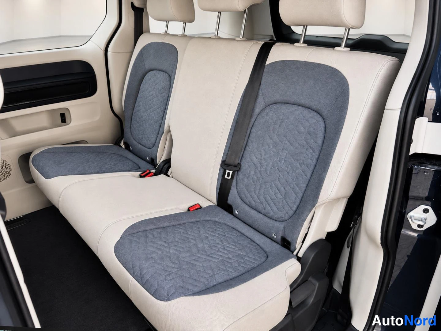 Sininen Volkswagen ID 2023, takaistuimet, kuva 9
