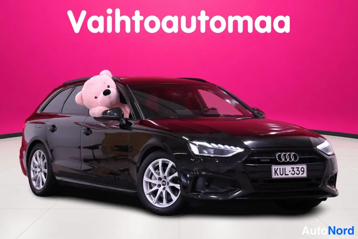 Musta Audi A4 Avant 2021, etuviisto, keula oikealle, kuva 2