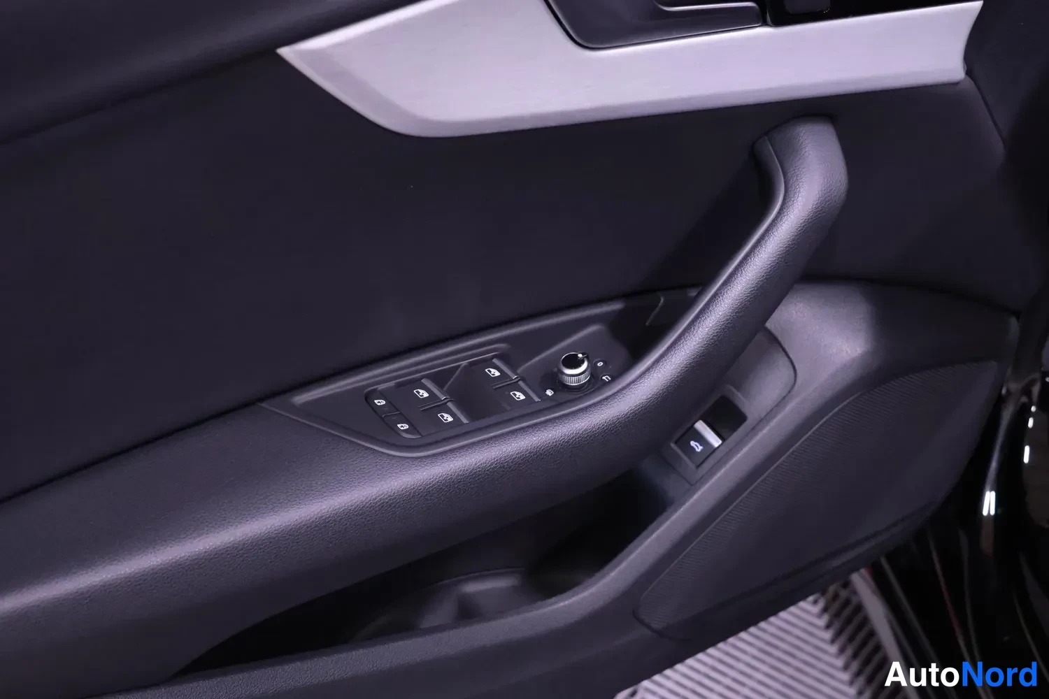 Musta Audi A4 Avant 2021, yksityiskohta, kuva 13
