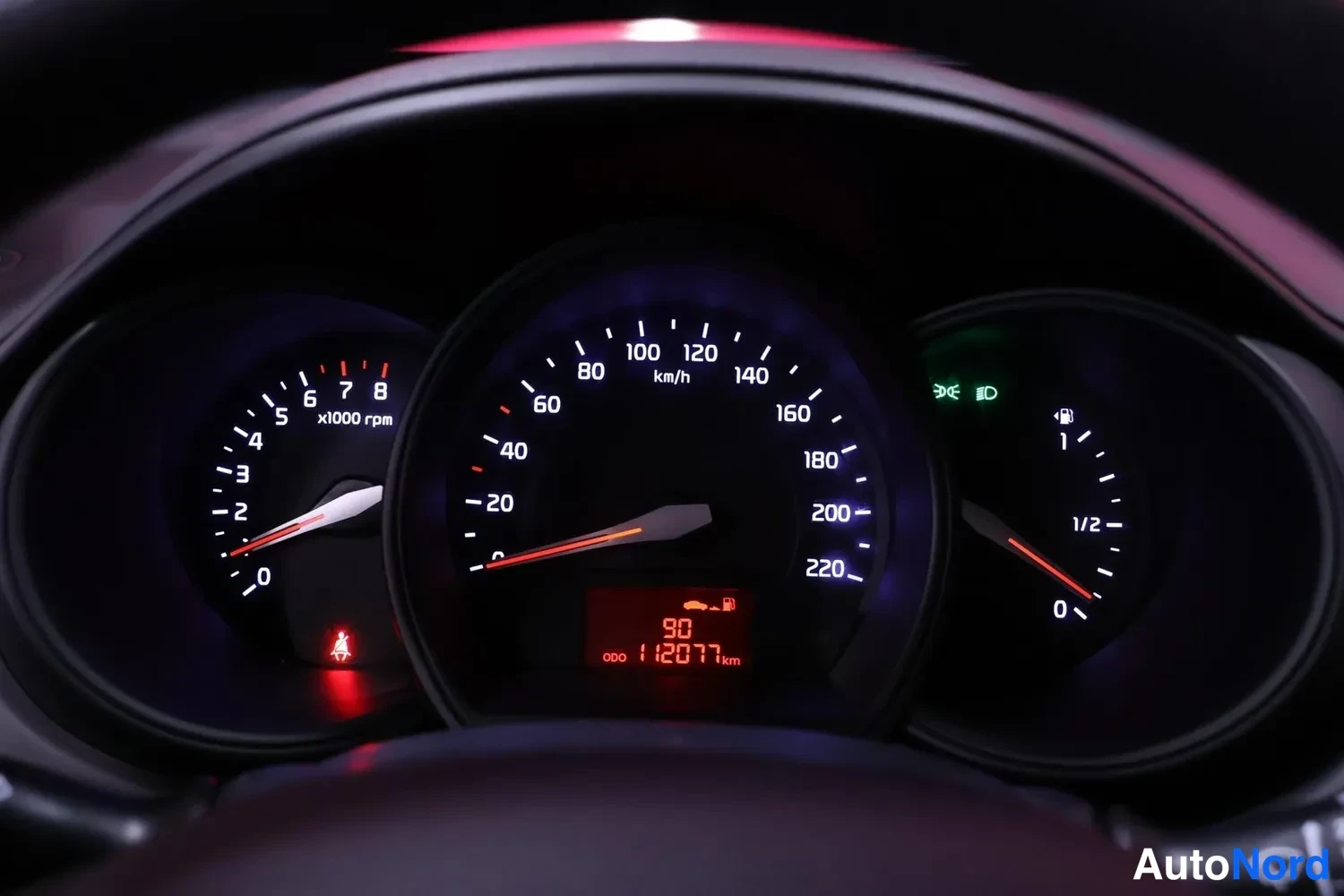 Punainen Kia Rio 2013, yksityiskohta, kuva 13