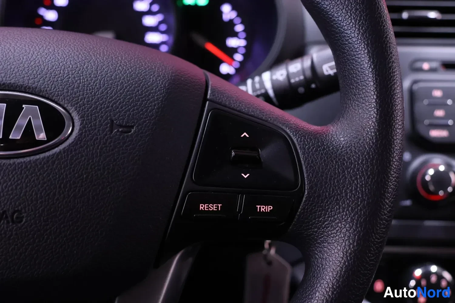 Punainen Kia Rio 2013, yksityiskohta, kuva 14