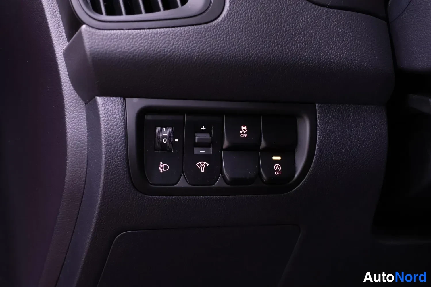 Punainen Kia Rio 2013, kuva 18
