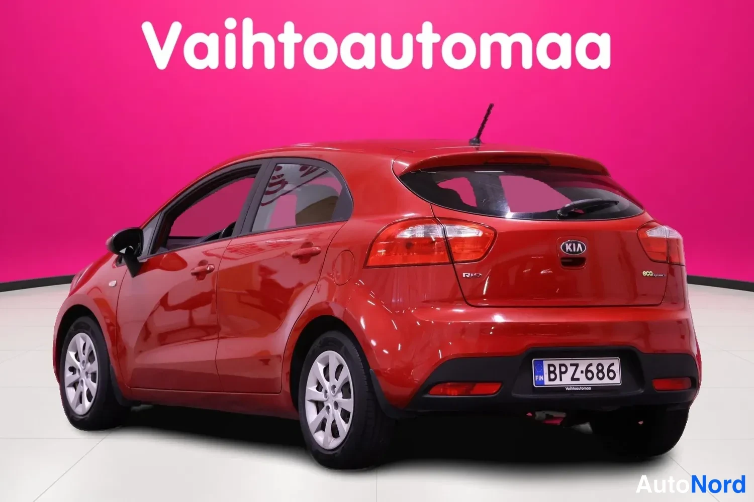 Punainen Kia Rio 2013, takaviisto, kuva 6