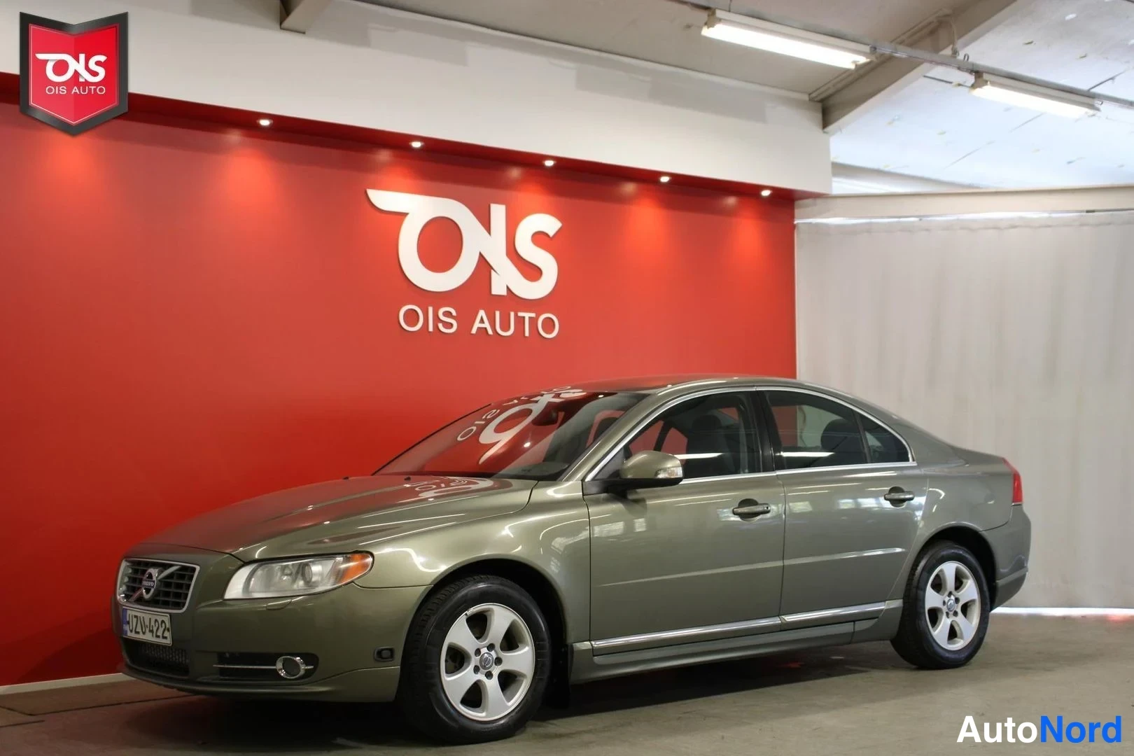 Vihreä Volvo S80 2010, etuviisto, keula vasemmalle, kuva 2