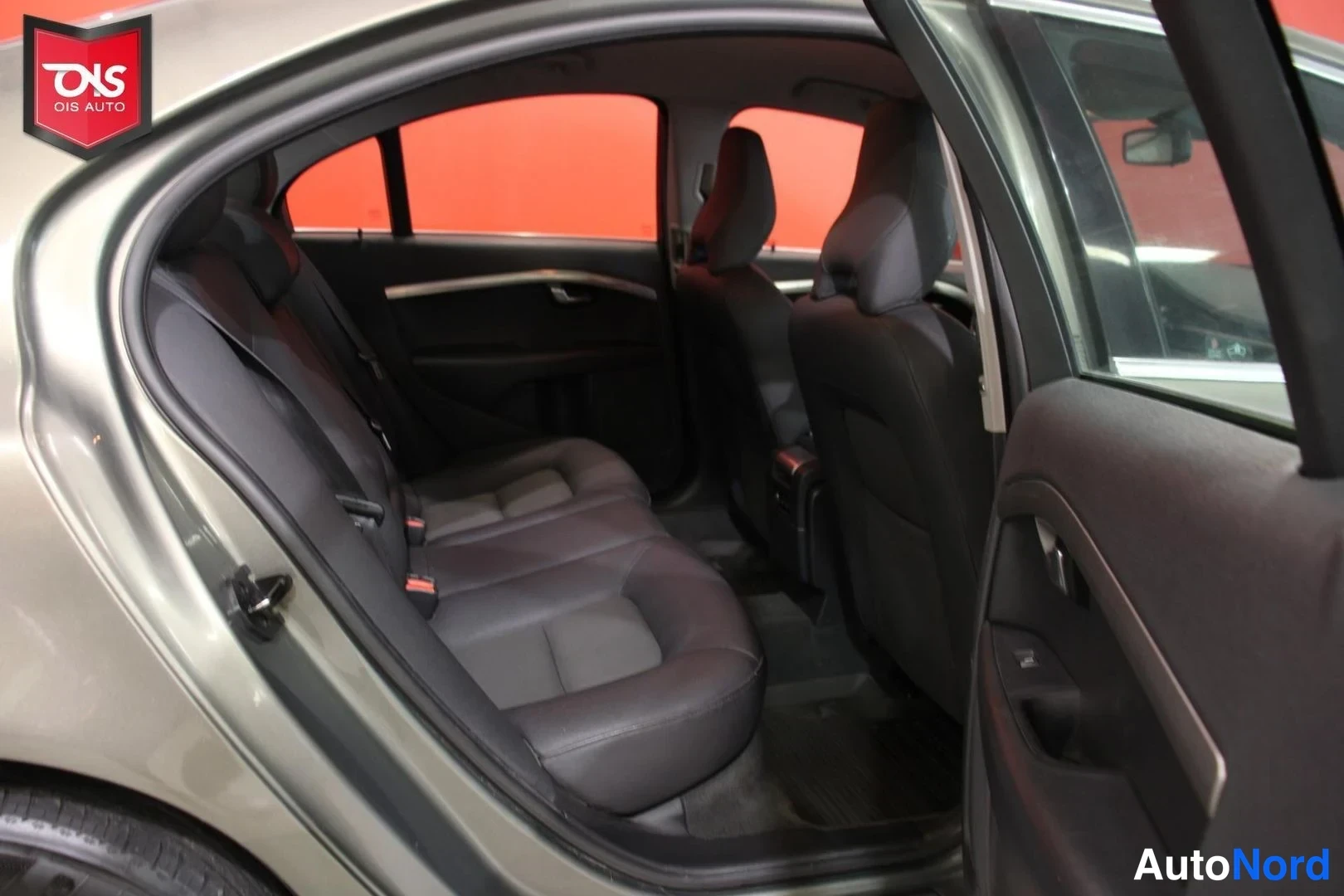 Vihreä Volvo S80 2010, takaistuimet, kuva 13